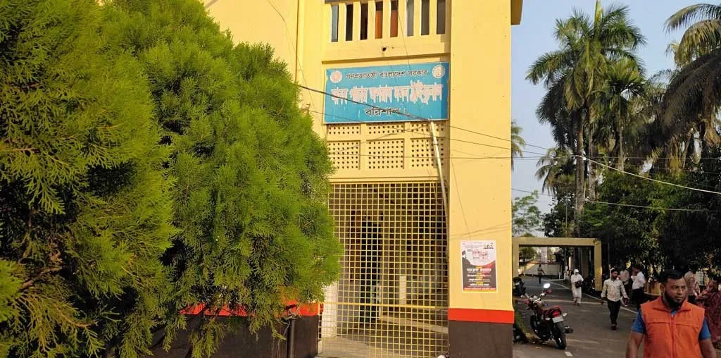 যুবককে দুবাই নিয়ে বিক্রি: বরিশালে মানব পাচার মামলায় ২ জনের যাবজ্জীবন